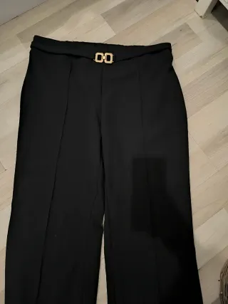 Pantalón negro de vestir con cinturón