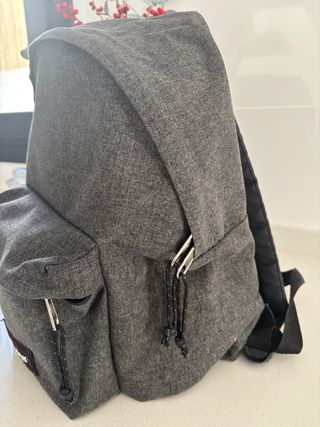 Mochila Eastpak Gris