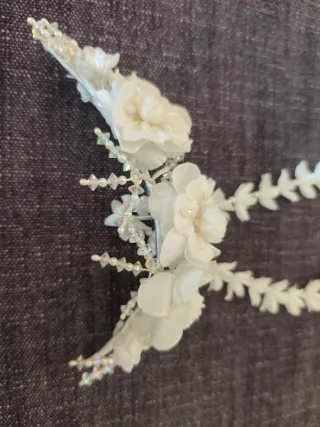 Tiara Comunión Flores Blancas