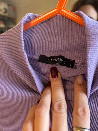 Jersey lila cuello alto espalda descubierta