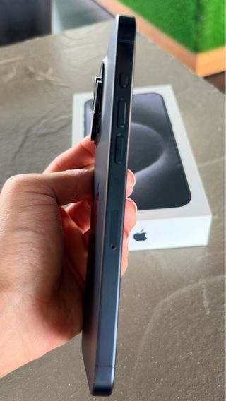iPhone 15 Pro Max 256GB Azul Titanium.