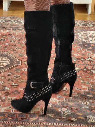 Stivali neri con tacco e borchie