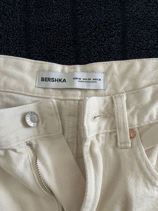 Vaqueros Bershka blancos mujer T.38