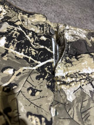 Pantalón estampado camuflaje