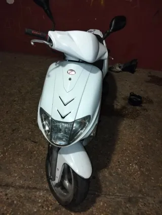 Ciclomotor blanco