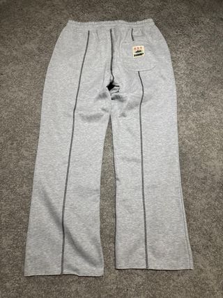 Pantalones Corteiz grises