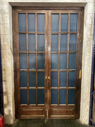 Puerta doble madera con cristales