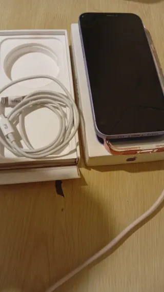 iPhone 12 Viola con otto custodie e caricatore in regalo