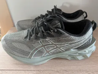 Asics Novablast talla 42.5/27cm
