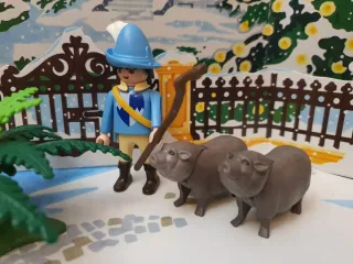 Playmobil figura y 2 cerdos