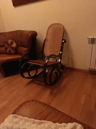 Dondola in legno e rattan