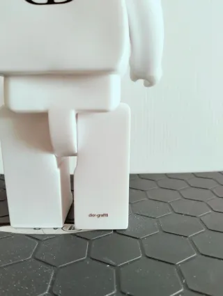 Bearbrick 400% Dior Street Art