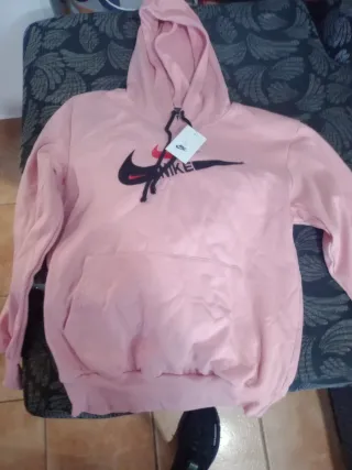 Sudadera Nike bordado con capucha rosa nueva 25€