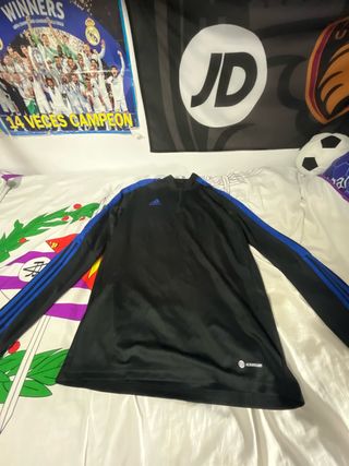 Chaqueta Adidas negra y azul