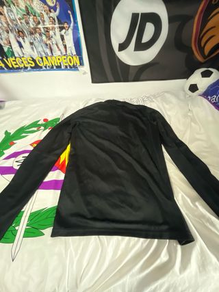 Chaqueta Adidas negra y azul