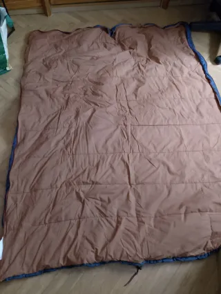 Saco de dormir marrón y azul