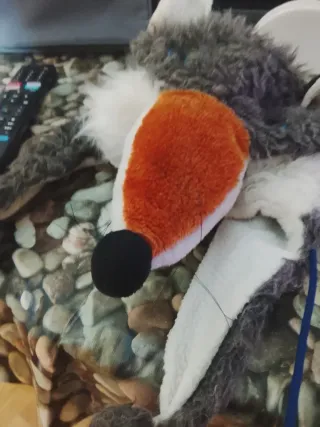 Berretto lupo grigio e arancione per bambini