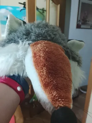 Berretto lupo grigio e arancione per bambini