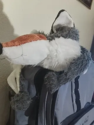 Berretto lupo grigio e arancione per bambini