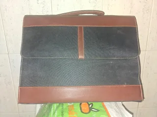 Maletín negro y marrón