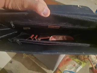 Maletín negro y marrón