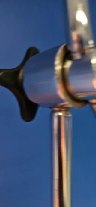 Lámpara médica de pie con ruedas