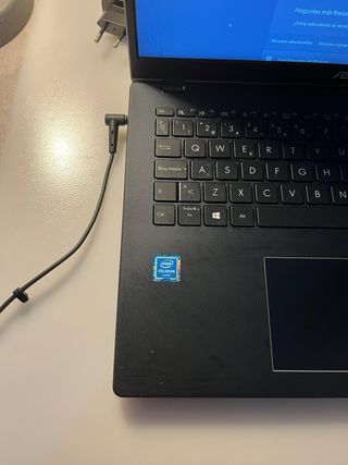 Asus VivoBook Intel Celeron (solo carga) 2021