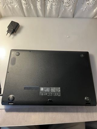 Asus VivoBook Intel Celeron (solo carga) 2021