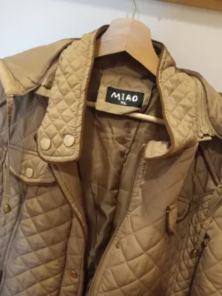 Chaqueta beige con capucha Talla XL