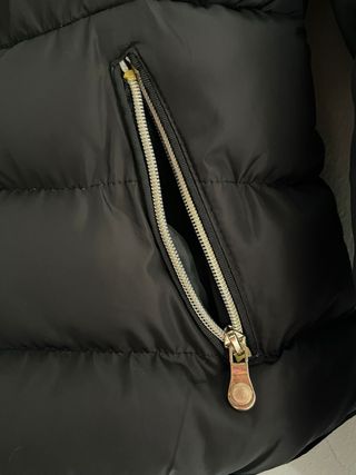 Chaqueta acolchada negra forro floral