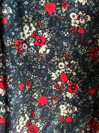 Chaqueta acolchada negra forro floral