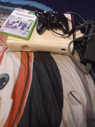 Xbox 360 Bianca + Controller + Alimentatore + Gioco