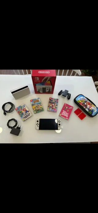 Nintendo Switch OLED + 4 Juegos + Funda