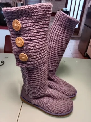 Botas botines UGG Moradas con Botones