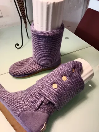 Botas botines UGG Moradas con Botones