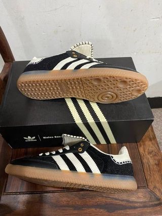 adidas Zapatillas Sin Usar en caja Unisex Talla 44