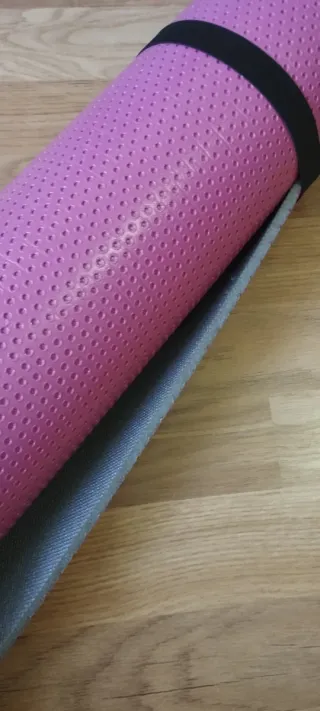 Esterilla de gimnasia rosa