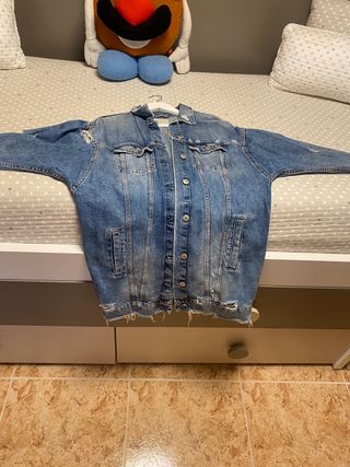 Chaqueta vaquera Zara desgastada