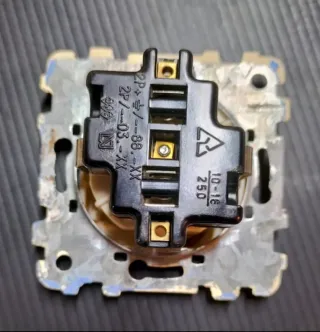 Lote ejemplo mecanismos eléctricos