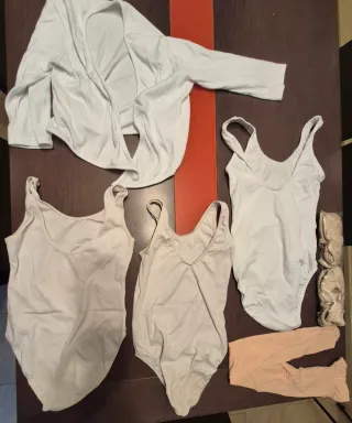Ropa de ballet beige y blanco. Entre 7 i 9 años