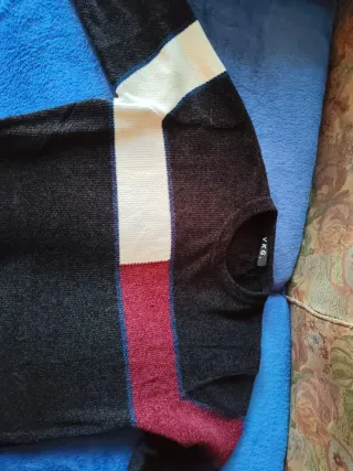 Jersey VKG Talla M. Aunque pone L es para una M