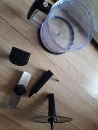 Candelabros de metal con diseño floral