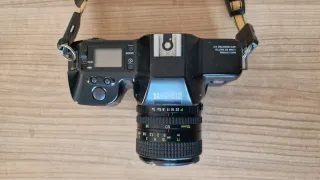 Cámara Analógica Nikon KR-10M + Accesorios