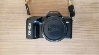 Cámara Analógica Nikon KR-10M + Accesorios