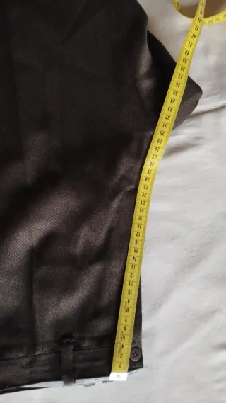 Pantalón marrón de calidad hecho por un sastre