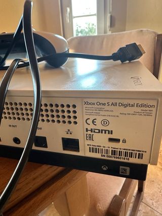 Xbox One S Bianca con console