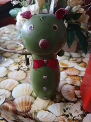 Hucha de madera decorada