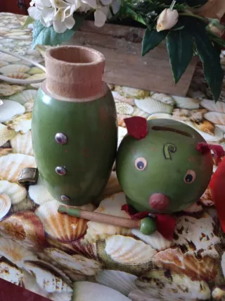 Hucha de madera decorada