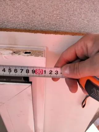 Ventana blanca con marco