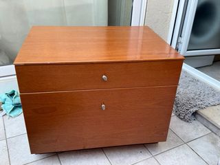 Cama con funda floral azul